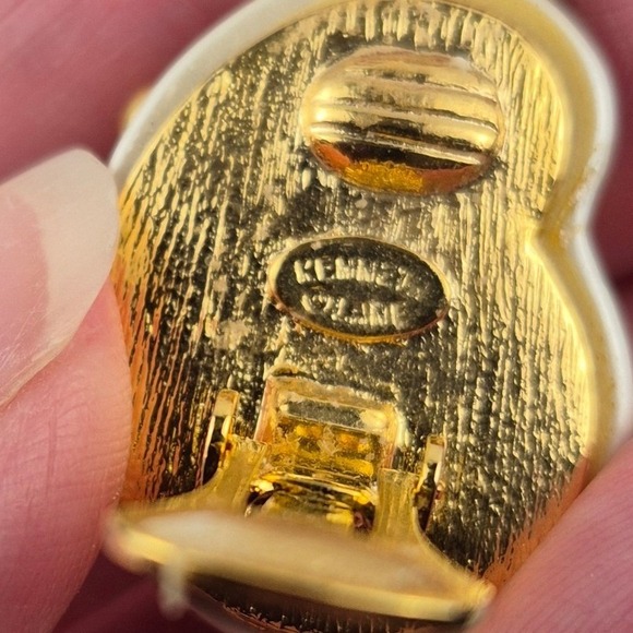 Kenneth Lane KJL Gold Tone Blue Cabochon Clip On Earrings Regal Studded VTG - Picture 5 of 6